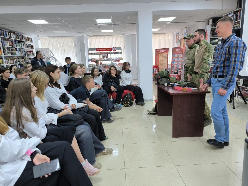 Встреча военнослужащих СВО со школьниками